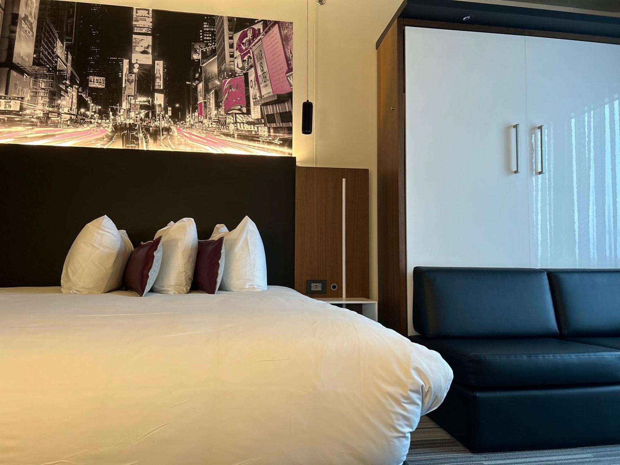 Grand Hotel Times Blainville-Mirabel Екстер'єр фото